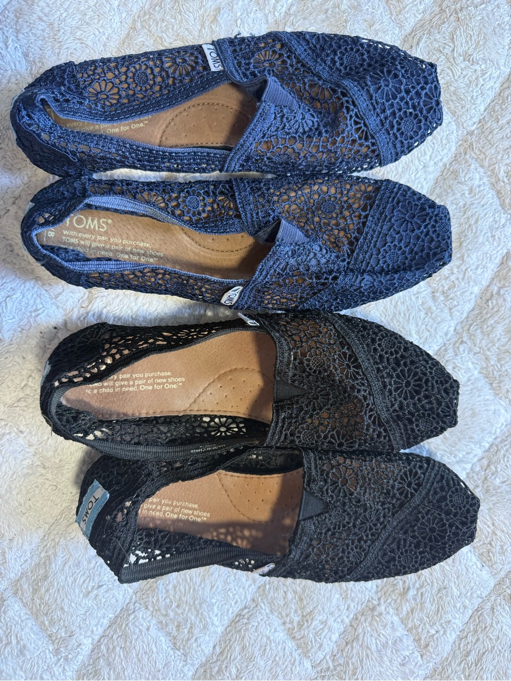 Toms Women’s Crochet Slip-On Flats in Navy and Black lot of 2 size 8